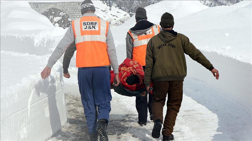 Snježna lavina zatrpala sedmoricu vojnika, spasioci za njima tragaju