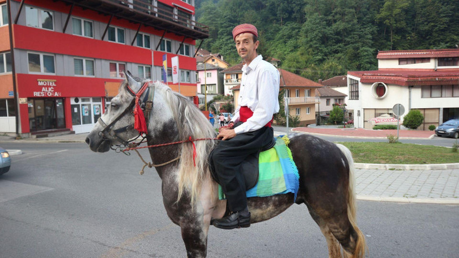 I lani je na  bajram-namaz  otišao na konju - Avaz