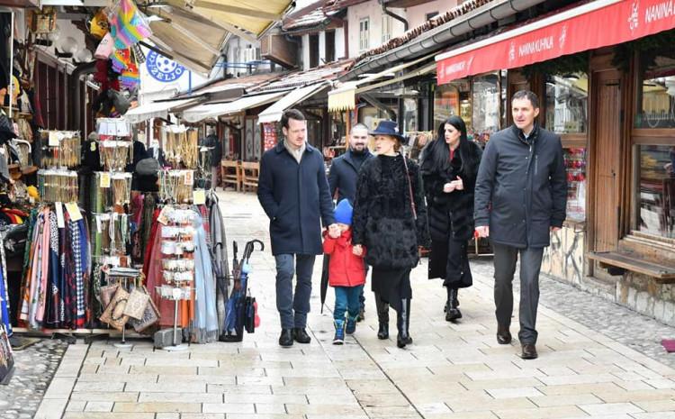 Karađorđevići u šetnji Sarajevom - Avaz