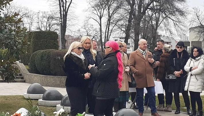 Gordana Šaulić uplakana na pomenu suprugu, porodica i prijatelji je tješili