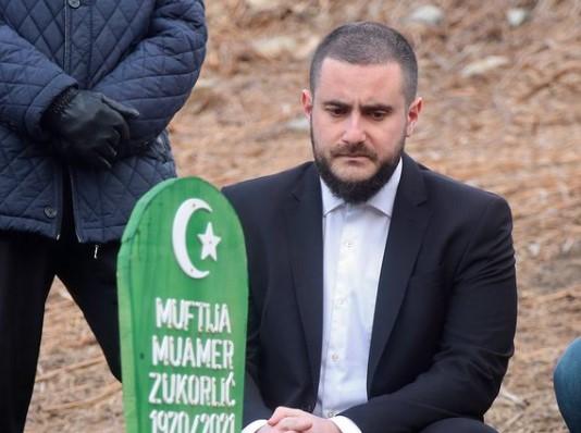 Usame Zukorlić na muftijinom mezaru - Avaz