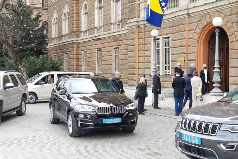 Sa lica mjesta ispred Predsjedništva BiH - Avaz