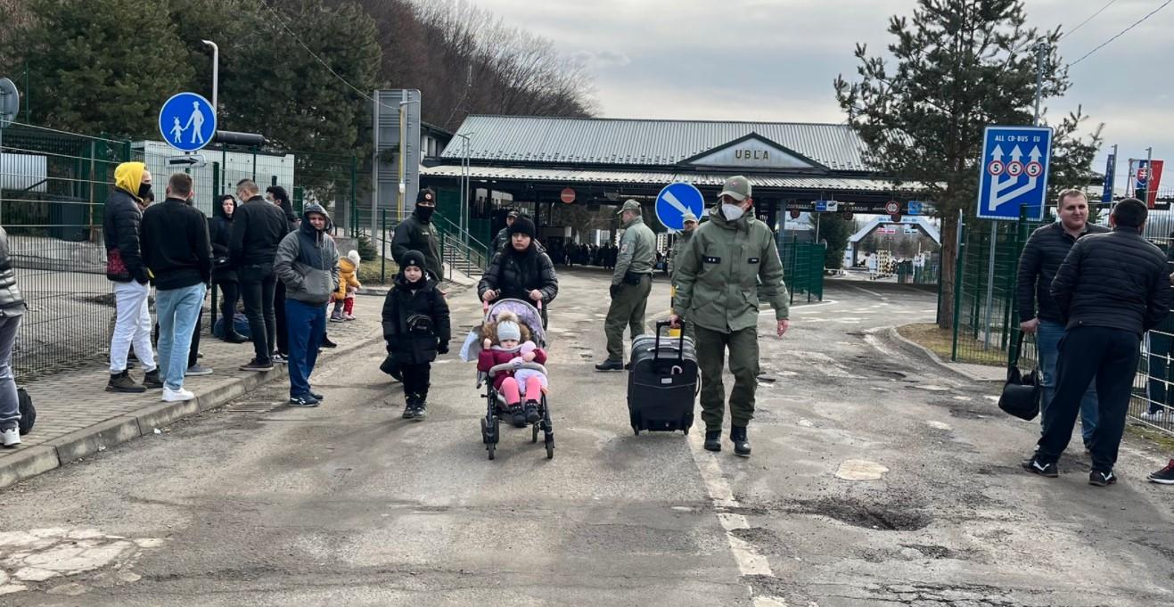 Ovdje pred graničnim prijelazima dolaze njihovi prijatelji i obitelj - Avaz