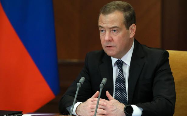 Medvedev "prijeti": Pazite šta pričate, u ljudskoj historiji ekonomski ratovi su se često pretvarali u prave