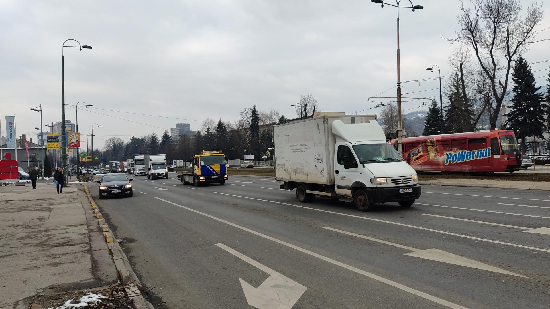 Prijevoznici održali protestnu vožnju - Avaz