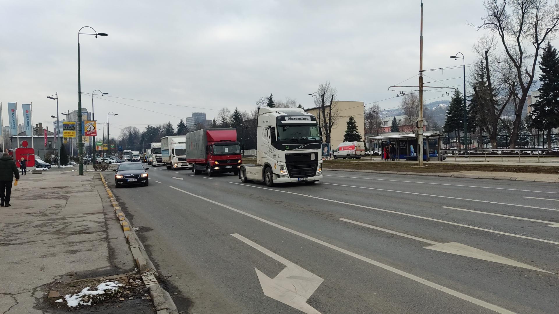 Prijevoznici održali protestnu vožnju - Avaz