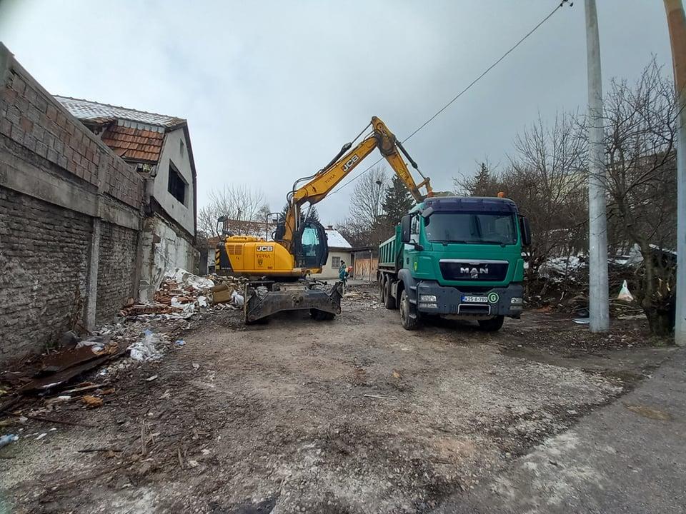 Na terenu i mašine - Avaz