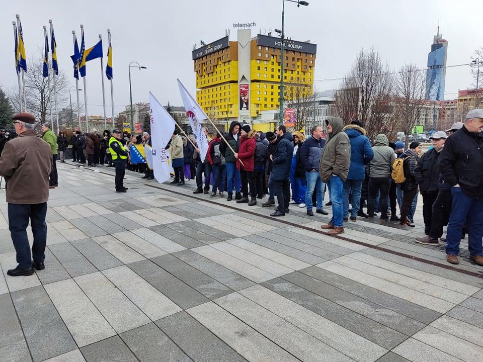 Održani protesti državnih službenika - Avaz