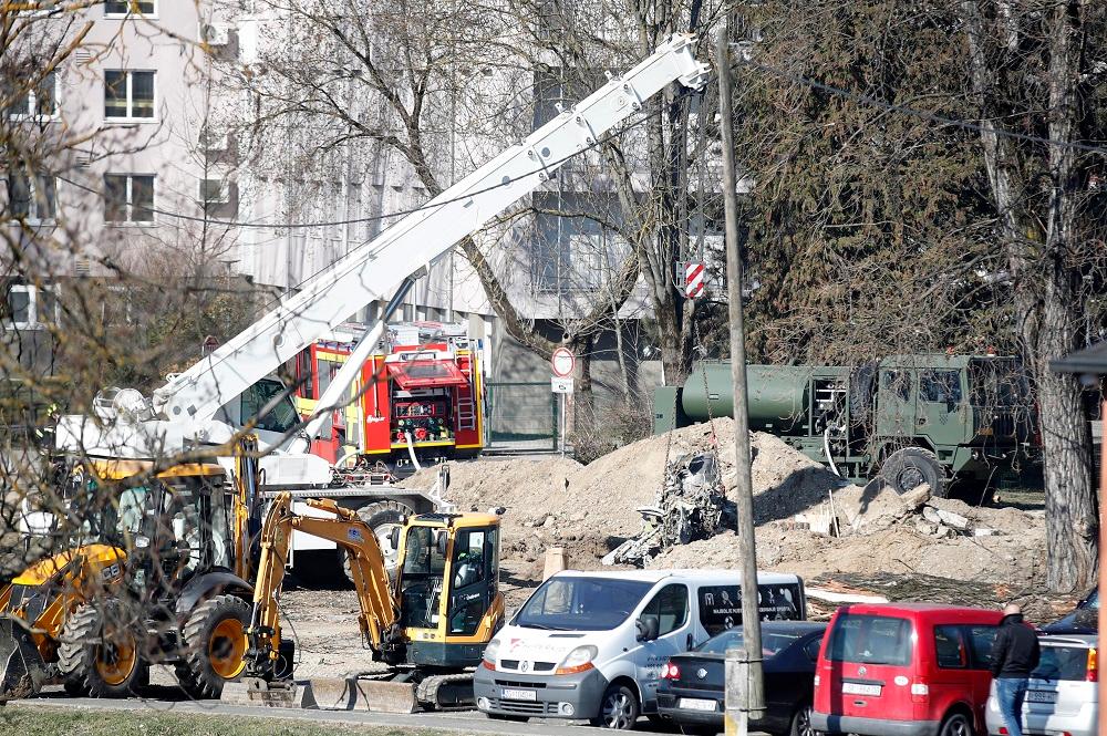 Izvlačenje letjelice u Jarunu - Avaz