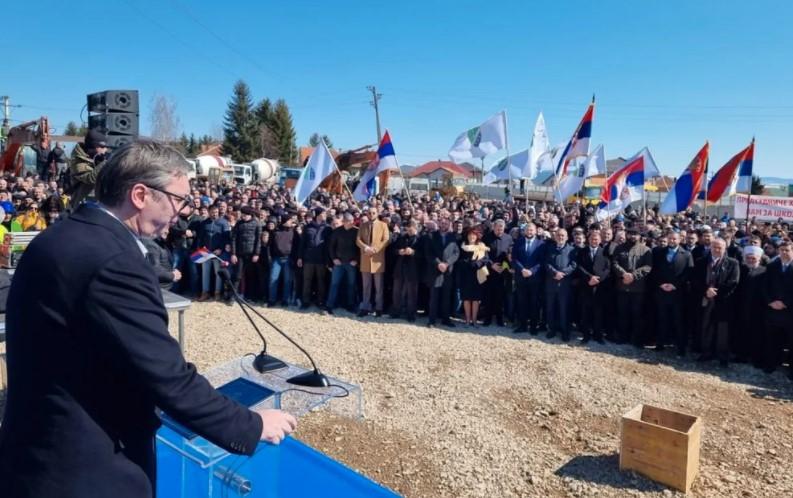 Vučića dočekale hiljade ljudi - Avaz