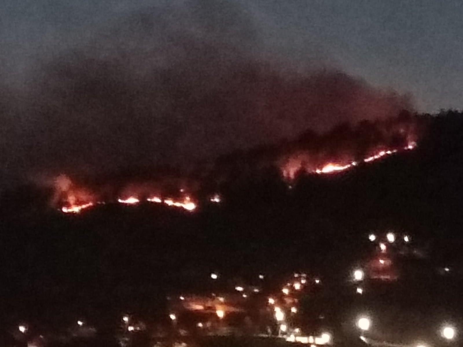 Gori šuma iznad Zenice - Avaz