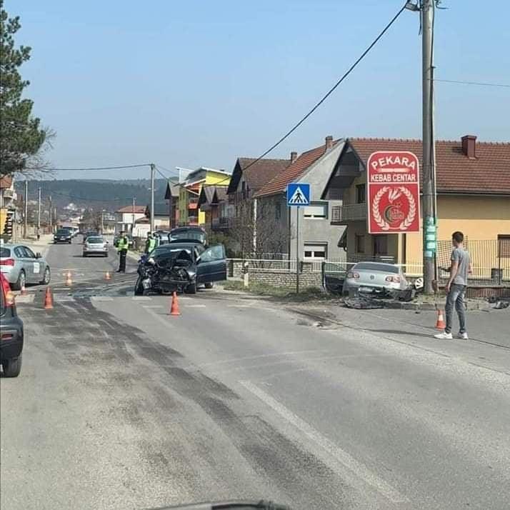 Saobraćajna nesreća kod Cazina: Dvije osobe povrijeđene