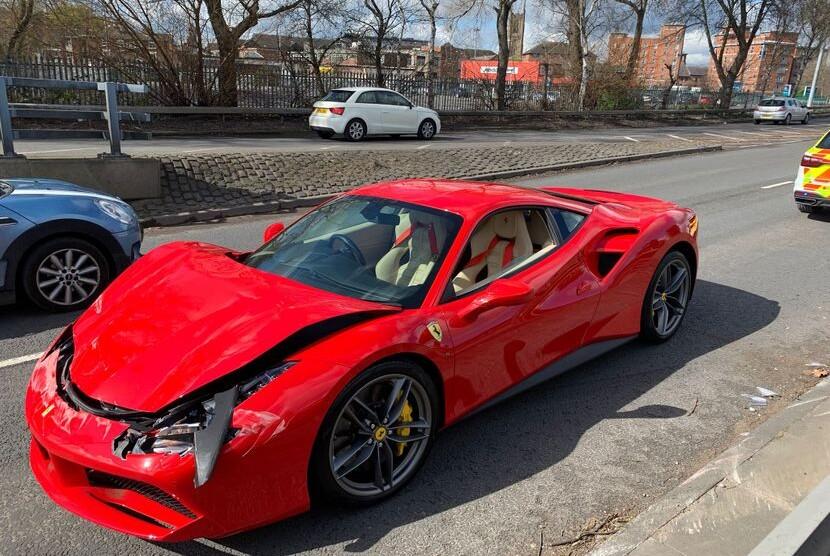 Luksuzni sportski automobil, Ferari 488 - Avaz