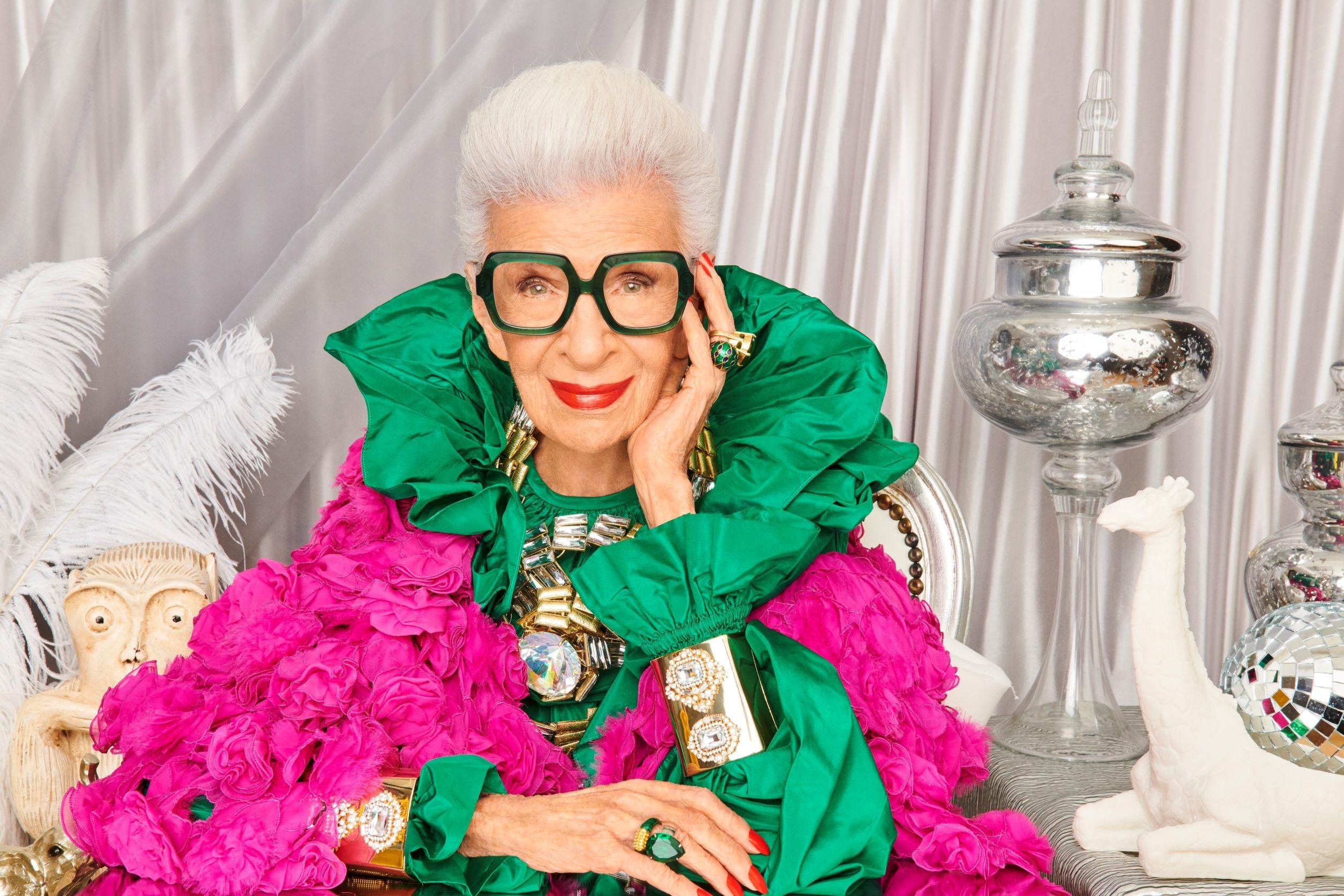 Iris Apfel: Poznata po šarenim kombinacijama - Avaz