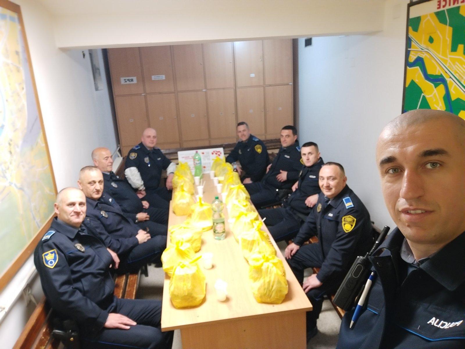 "Medaljon" iz Austrije organizirao iftar za policijske službenike dvije stanice u Zenici