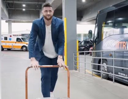 Nurkić prilikom dolaska u dvoranu - Avaz