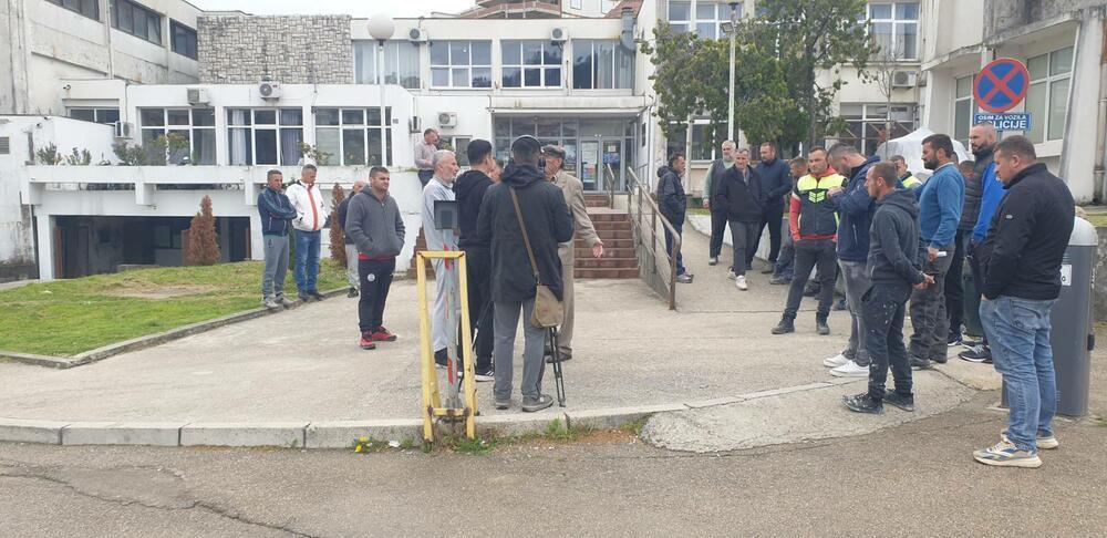 Na samo 20 metara od objekta buduće džamije, podignut hotel na nekoliko spratova - Avaz