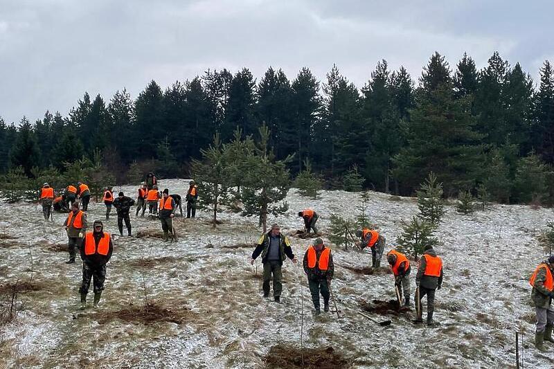 Lovci sadnjom 550 voćki započeli proljetnu sezonu pošumljavanja KS