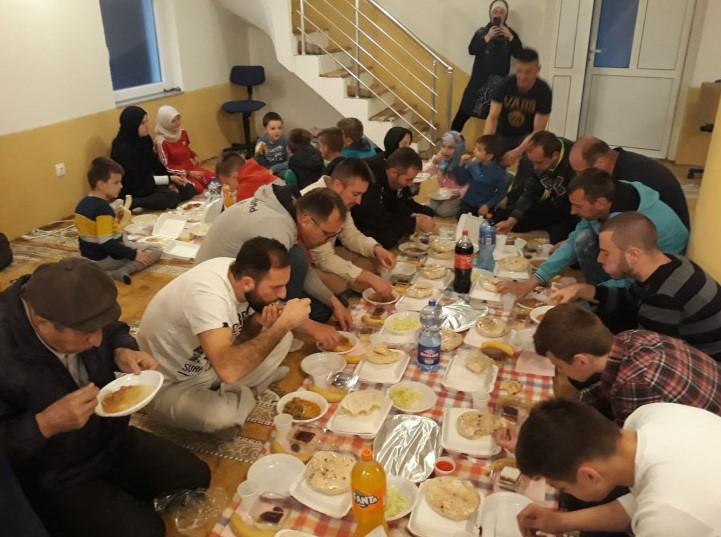 Održan iftar - Avaz