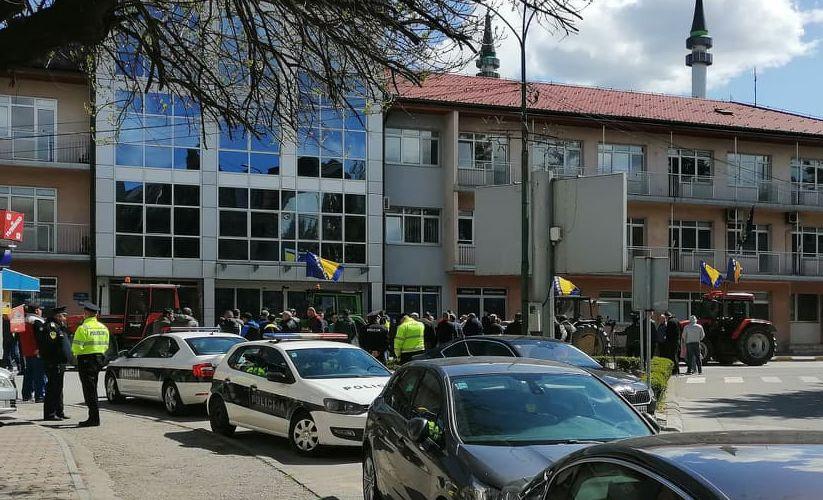 Prolazak učesnika protesta kroz grad - Avaz