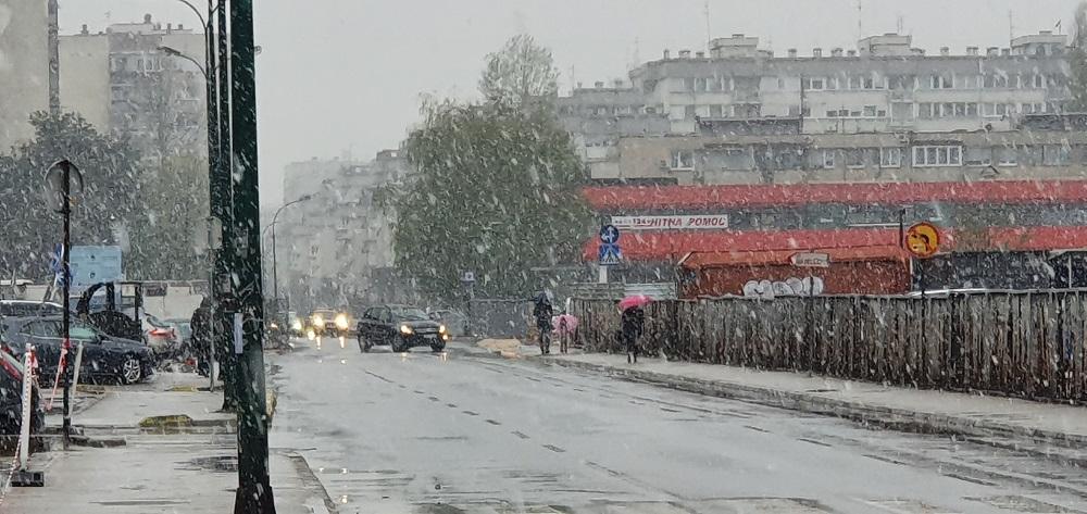 Zima se ne predaje, snijeg pada i u Sarajevu