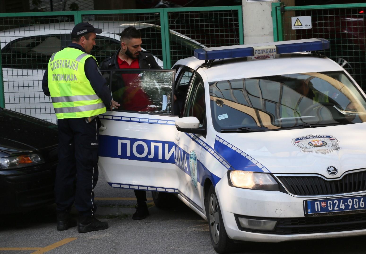 Prve fotografije Darka Lazića u policijskom automobilu