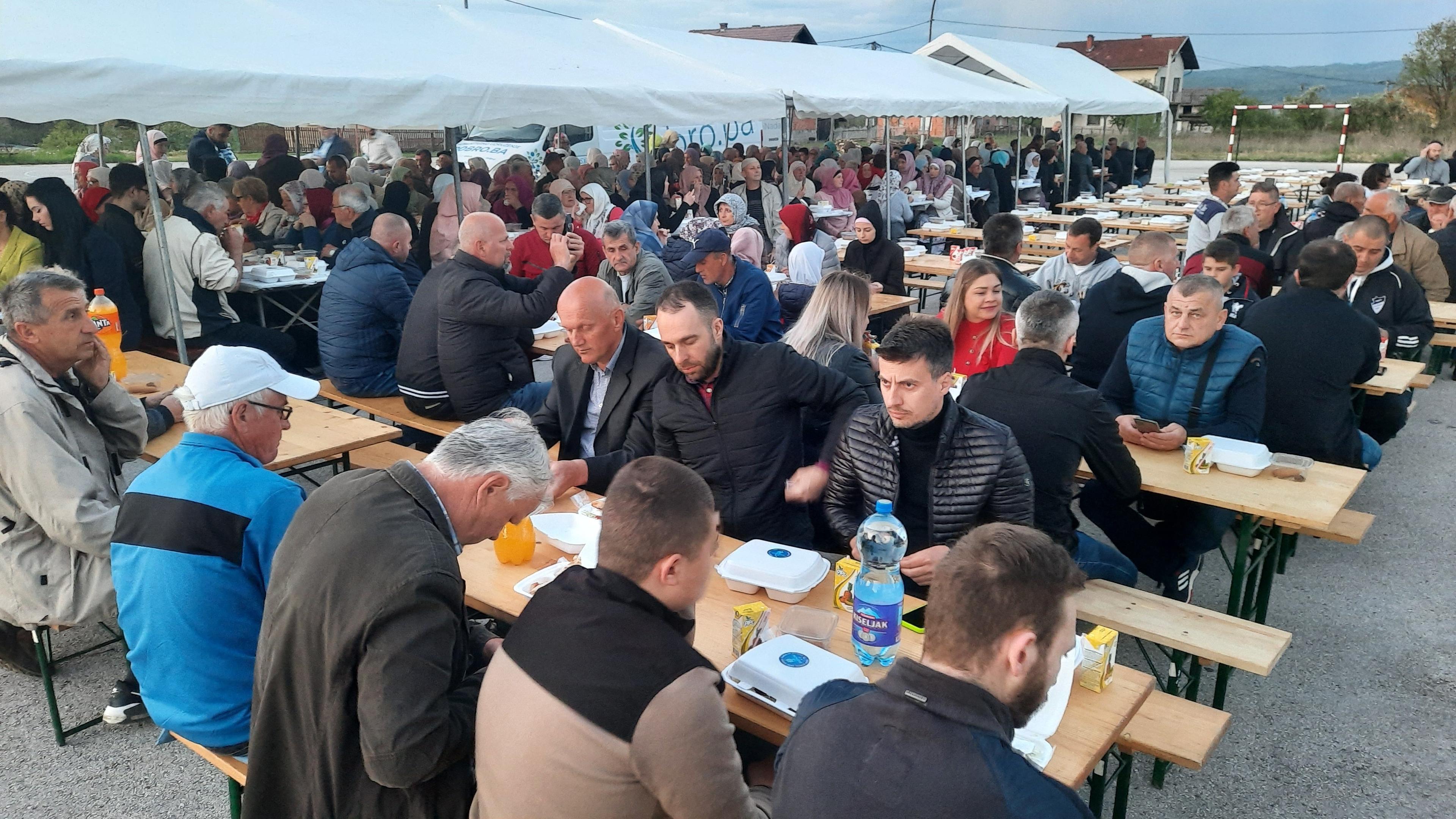 Veliko ramazansko druženje: Stotine Kotorana na zajedničkom iftaru