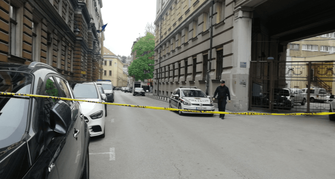 Opet neko dojavio da je postavljena bomba u Kantonalnom sudu u Sarajevu, policija na terenu