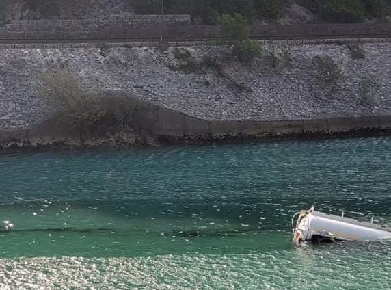 Do nesreće je došlo kada je cisterna udarila u kombi - Avaz