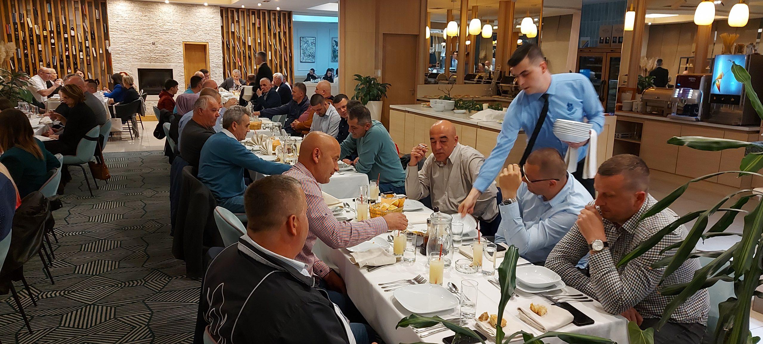 Večerašnjem iftaru u Konjicu prisustvovalo gotovo stotinu ljudi - Avaz