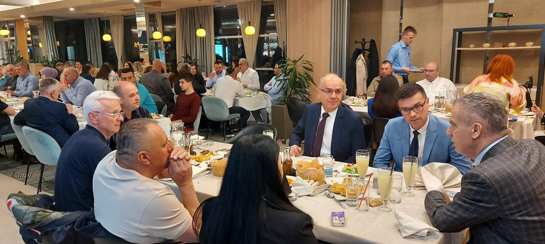 Iftaru je prisustvovao i predsjednik SBB-a Fahrudin Radončić - Avaz