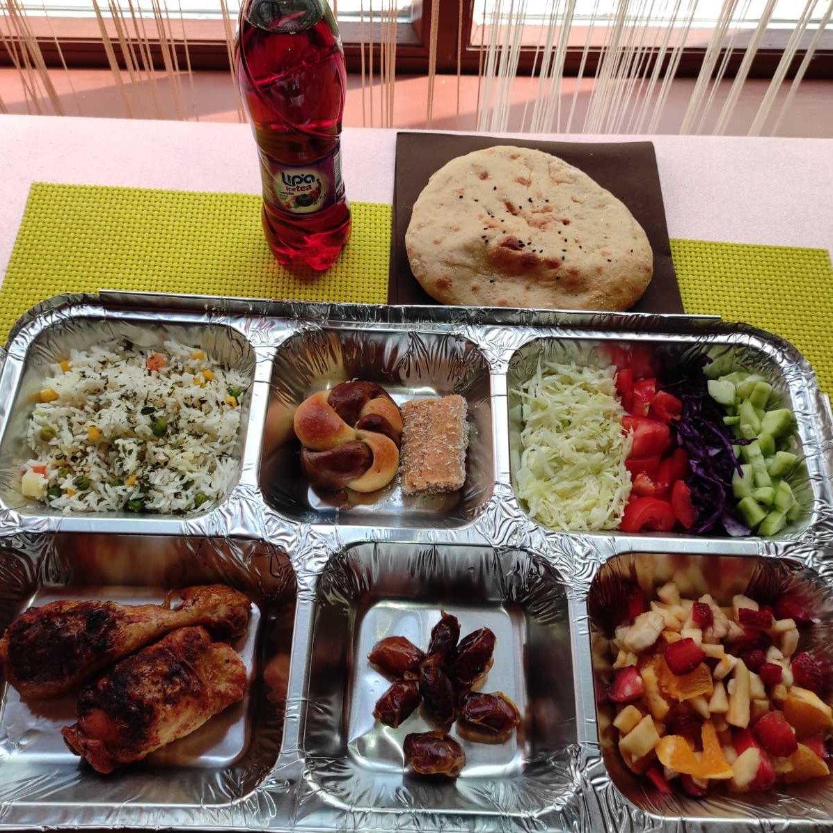 Serviran iftar - Avaz