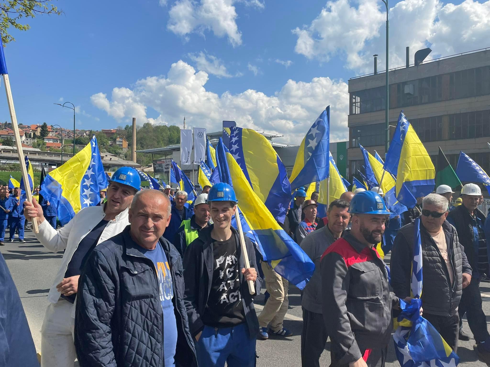 Video / Himna Bosne i Hercegovine na protestima rudara: Svi kao jedan za domovinu, za svoja prava, za svoju djecu!