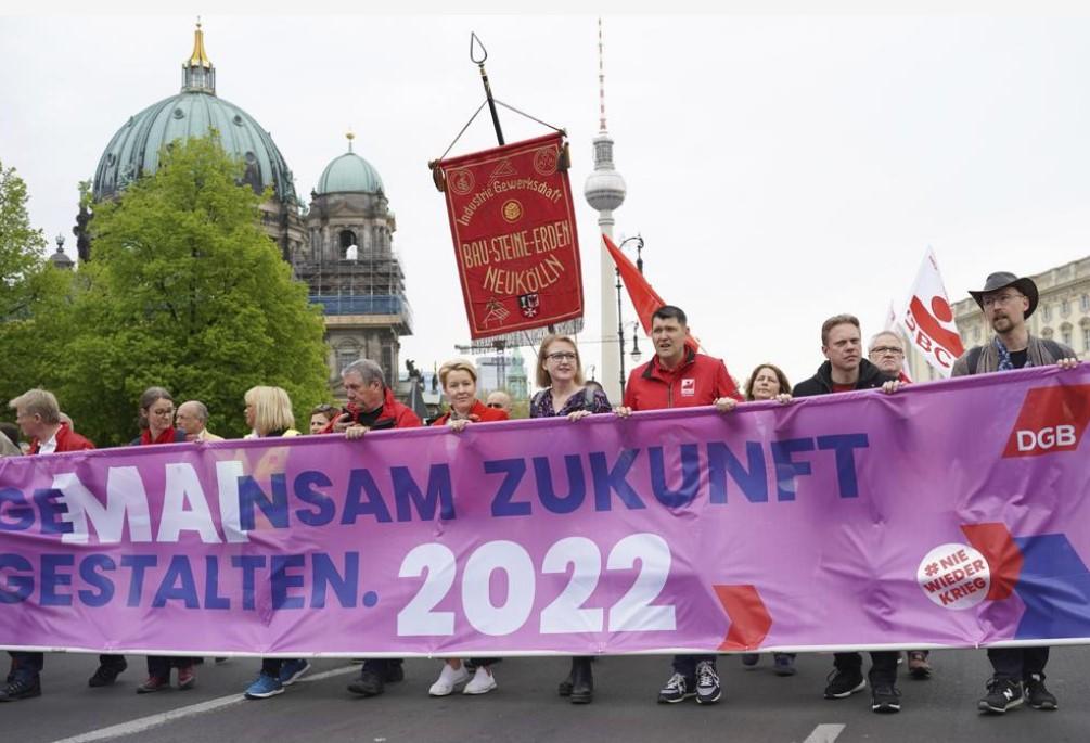 Skupovi u Evropi: Počast radnicima, protest protiv vlada