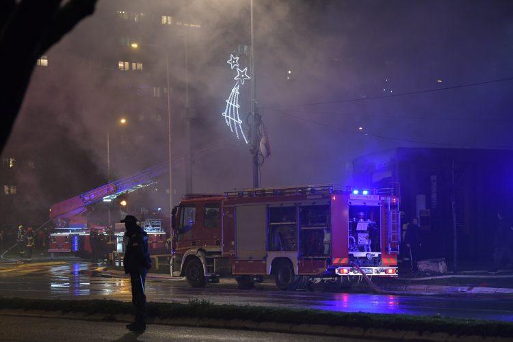 Veliki požar u Beogradu, gori objekat površine oko 400 metara kvadratnih