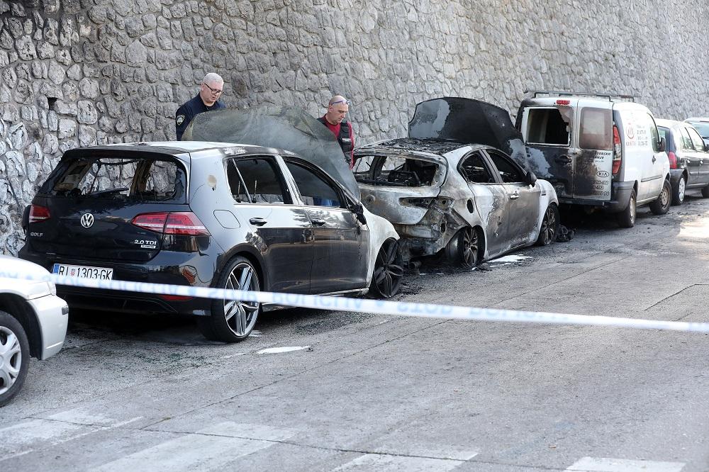 Besana noć za Riječanje: Probudila ih eksplozija, izgorjela dva, oštećena još četiri automobila