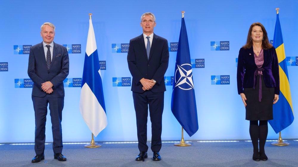 Peka Havisto, Jens Stoltenberg i An Linde - Avaz