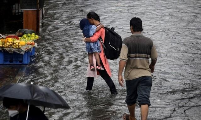 Velike poplave u Indiji: Ima poginulih, pobjeglo pola miliona ljudi