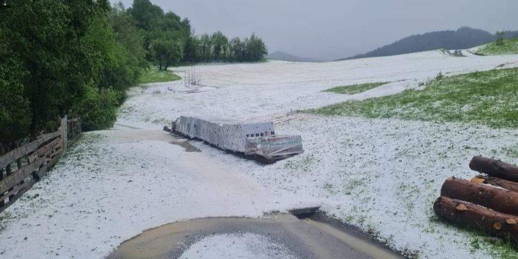 Jako nevrijeme u Sloveniji, crni oblaci približavaju se prema BiH