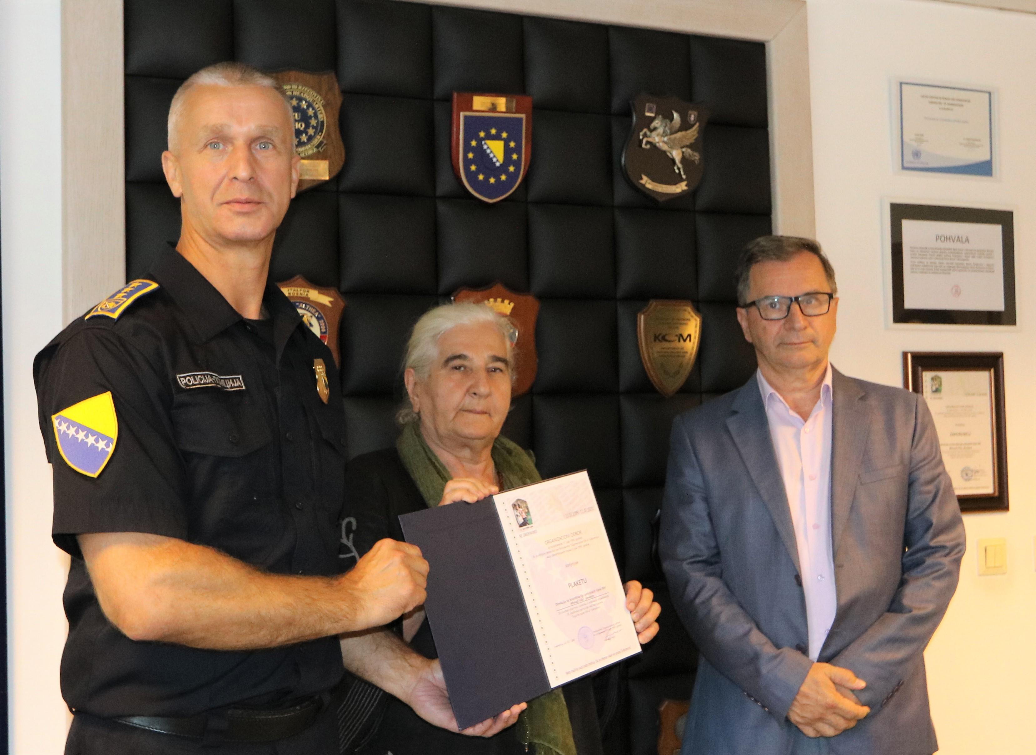 Hamdija Fejzić uručio Plaketu direktoru Direkcije za koordinaciju policijskih tijela BiH