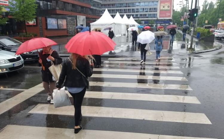 Danas oblačno, poslijepodne mogući pljuskovi sa grmljavinom