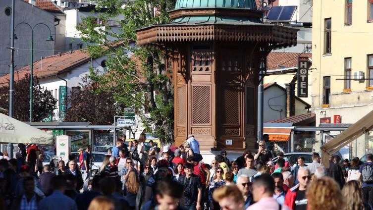 Ujutro magla i niska naoblaka, poslijepodne mogući lokalni pljuskovi