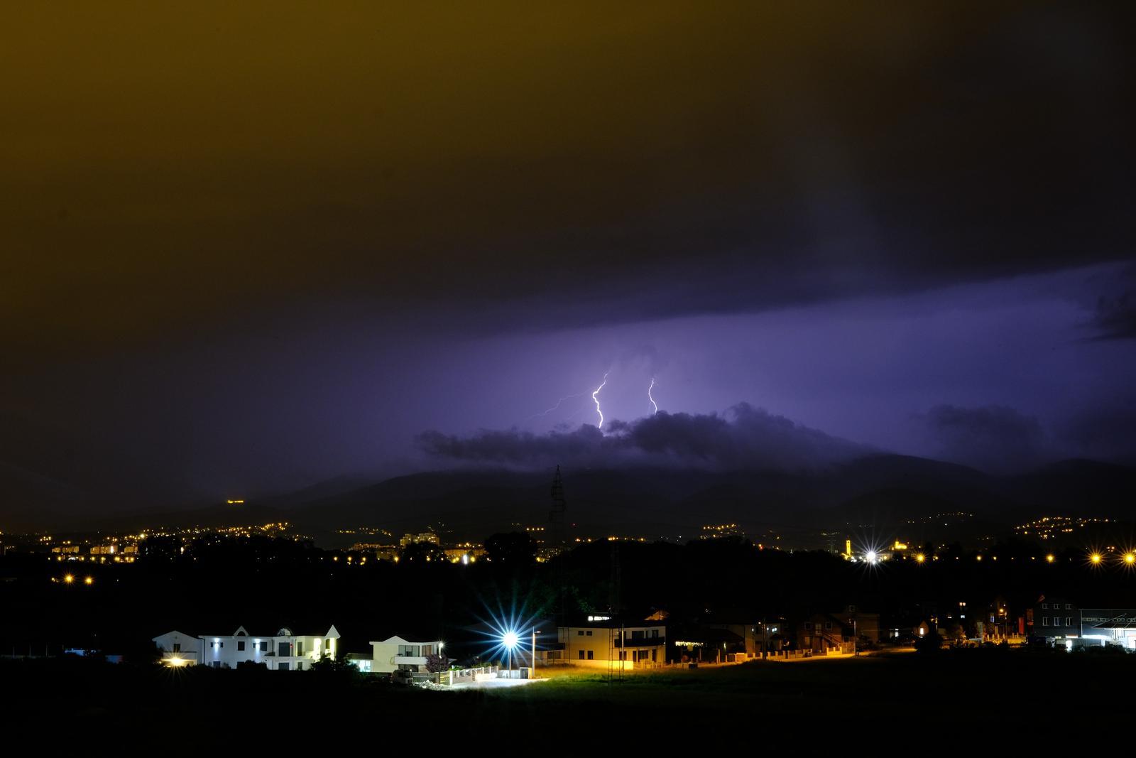 Nevrijeme sinoć pogodilo i Zagreb - Avaz