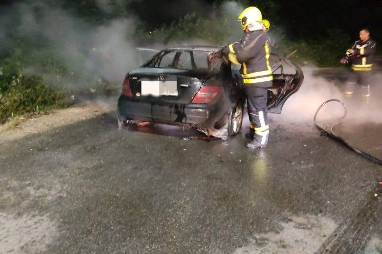 Požar kod Banje Luke: Izgorio automobil, pričinjena totalna šteta