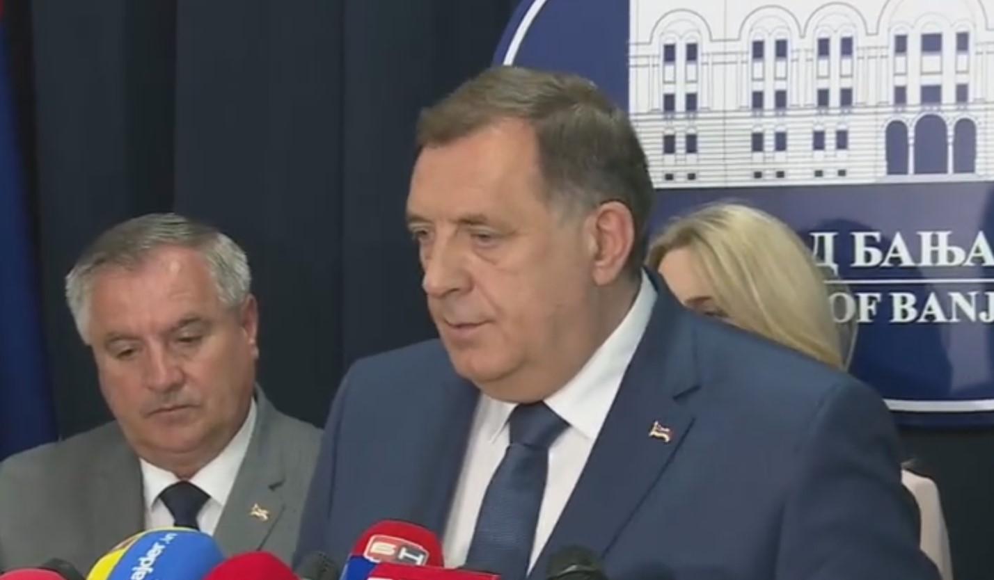 Milorad Dodik tokom današnjeg obraćanja - Avaz