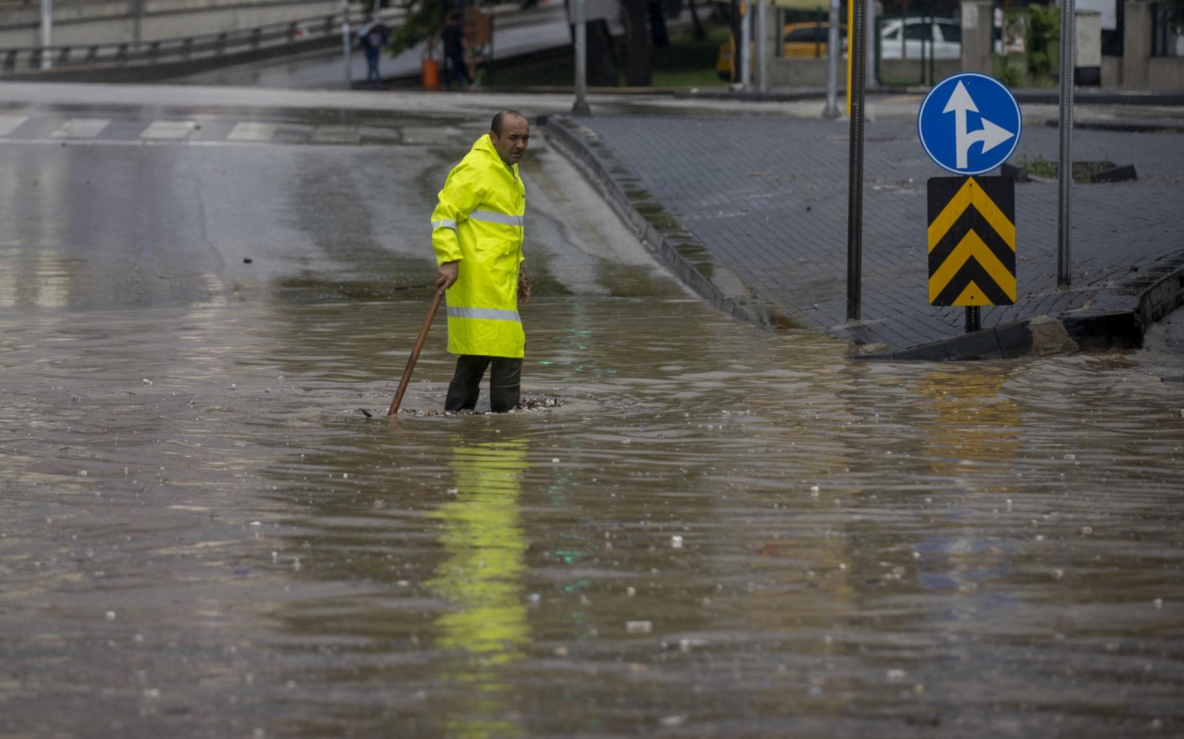 Turska: U poplavama u Ankari poginula jedna osoba