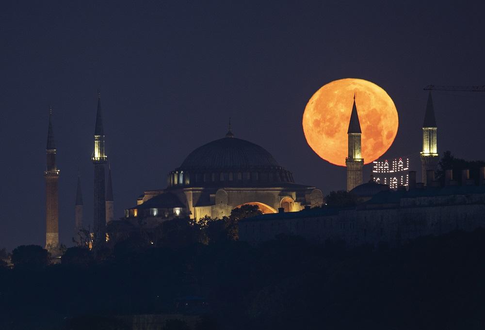 Mjesec jagode u Istanbulu - Avaz