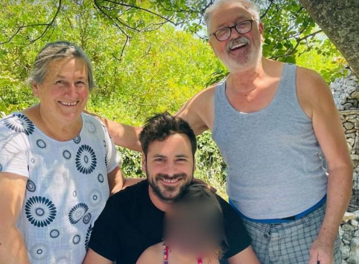 Stjepan Hauser proslavio rođendan i objavio rijetku zajedničku fotografiju s roditeljima