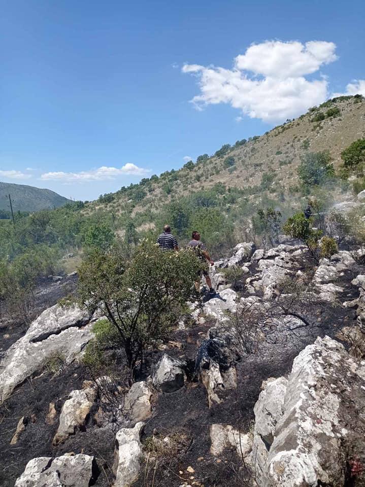 Gašenje požara u Trebinju - Avaz