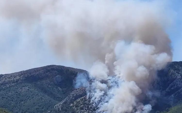 Požar na Braču pod kontrolom, na Hvaru lokalizovan